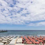 La Suite Del Monaco Marinaio